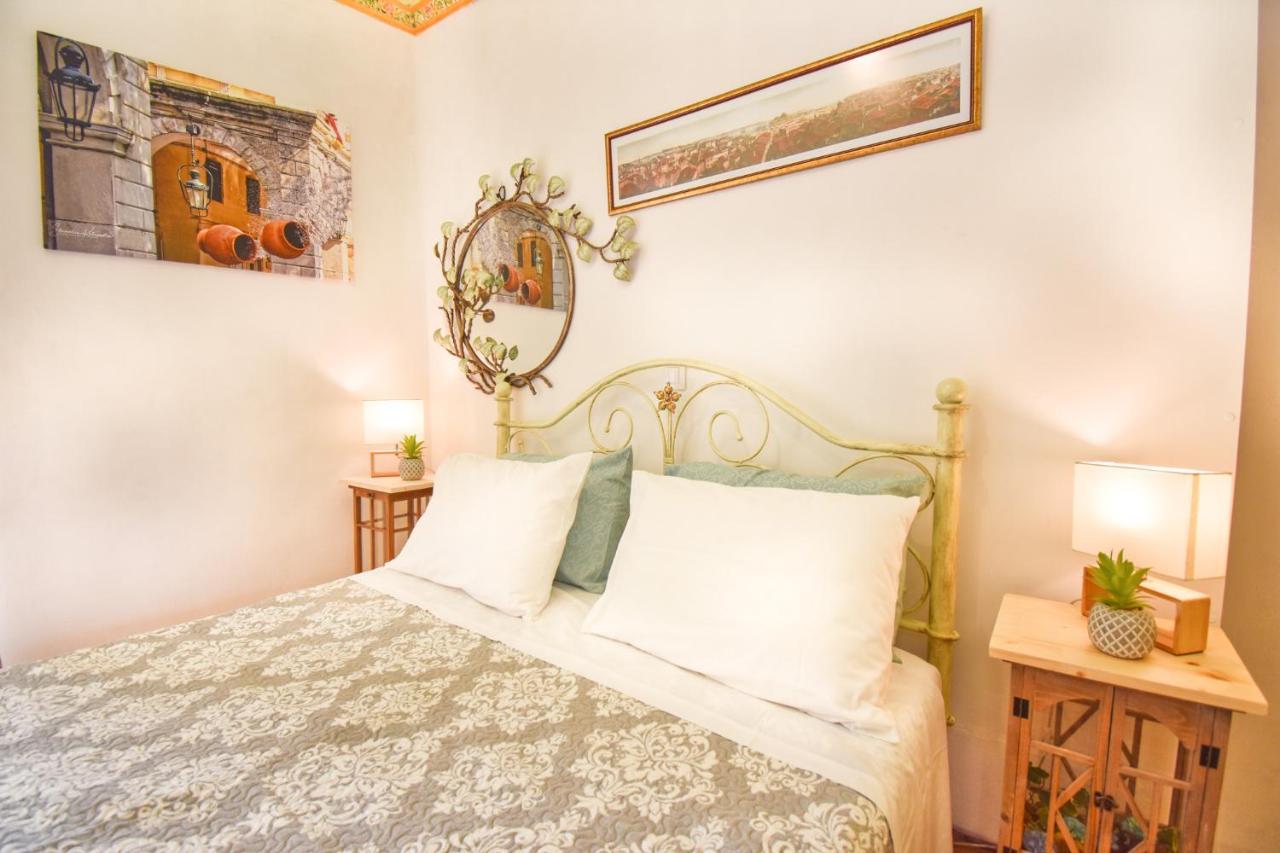 Venetian Well Gallery Apartment In Corfu Old Town Buitenkant foto